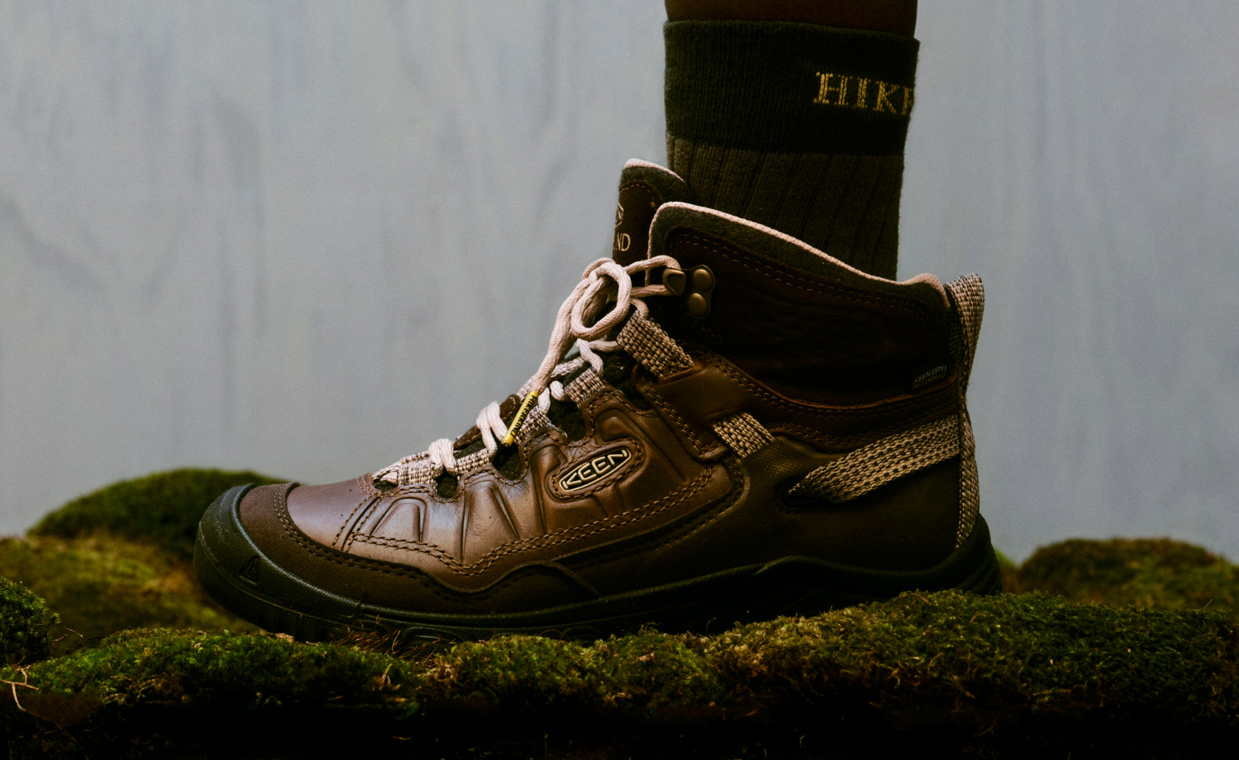 Women's Targhee IV Waterproof Hiking Boot x Hikerkind Dark Earth/Dark Earth / Keen / Dark Earth/Dark Earth