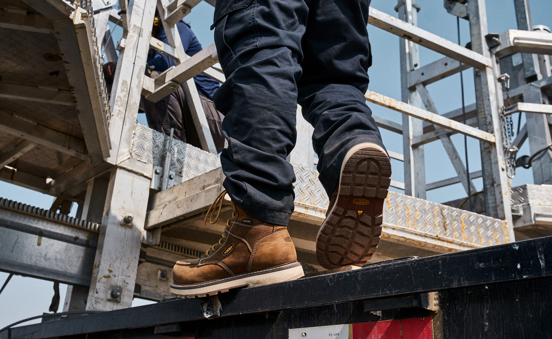 Men's Cincinnati 8" Waterproof 90° Heel Boot (Carbon Toe) Belgian/Sandshell / Keen / Belgian/Sandshell
