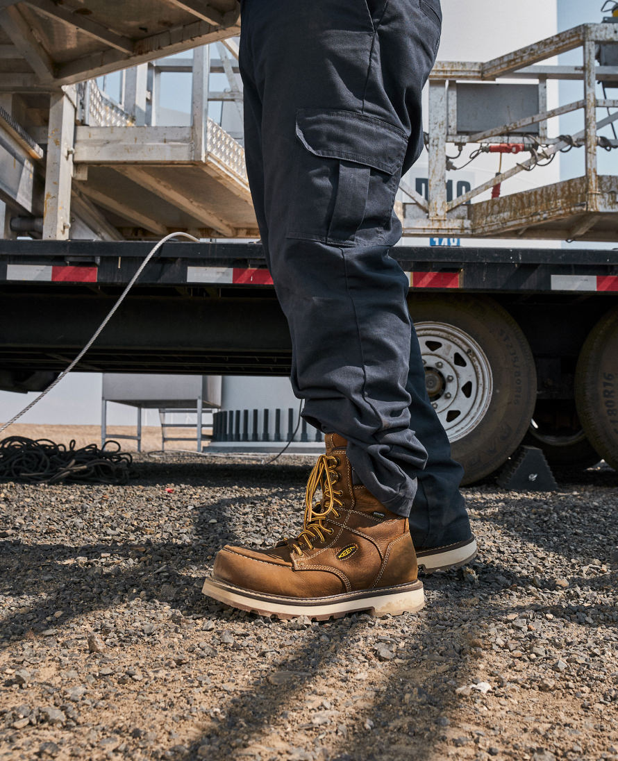 Men's Cincinnati 8" Waterproof 90° Heel Boot (Carbon Toe) Belgian/Sandshell / Keen / Belgian/Sandshell
