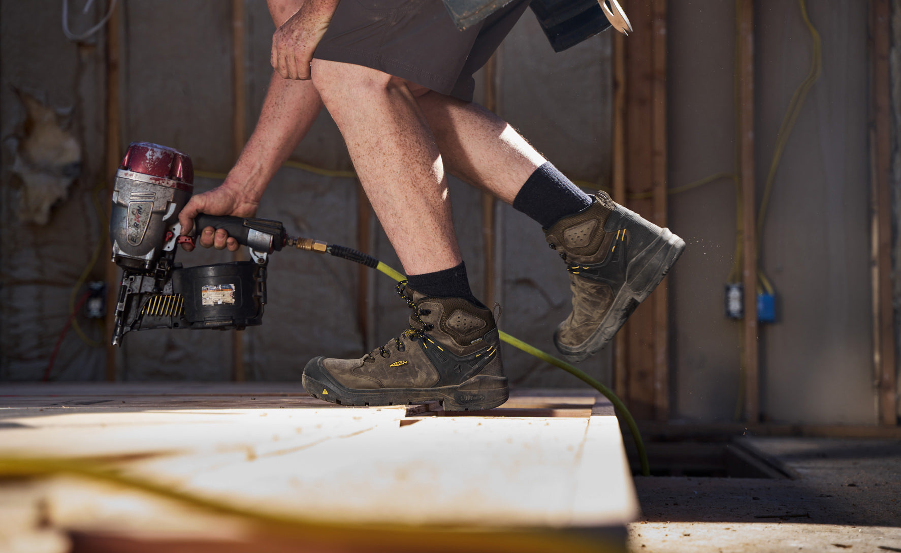 Men's Dover 6" Waterproof (Carbon Toe) Dark Earth/Black / Keen / Dark Earth/Black