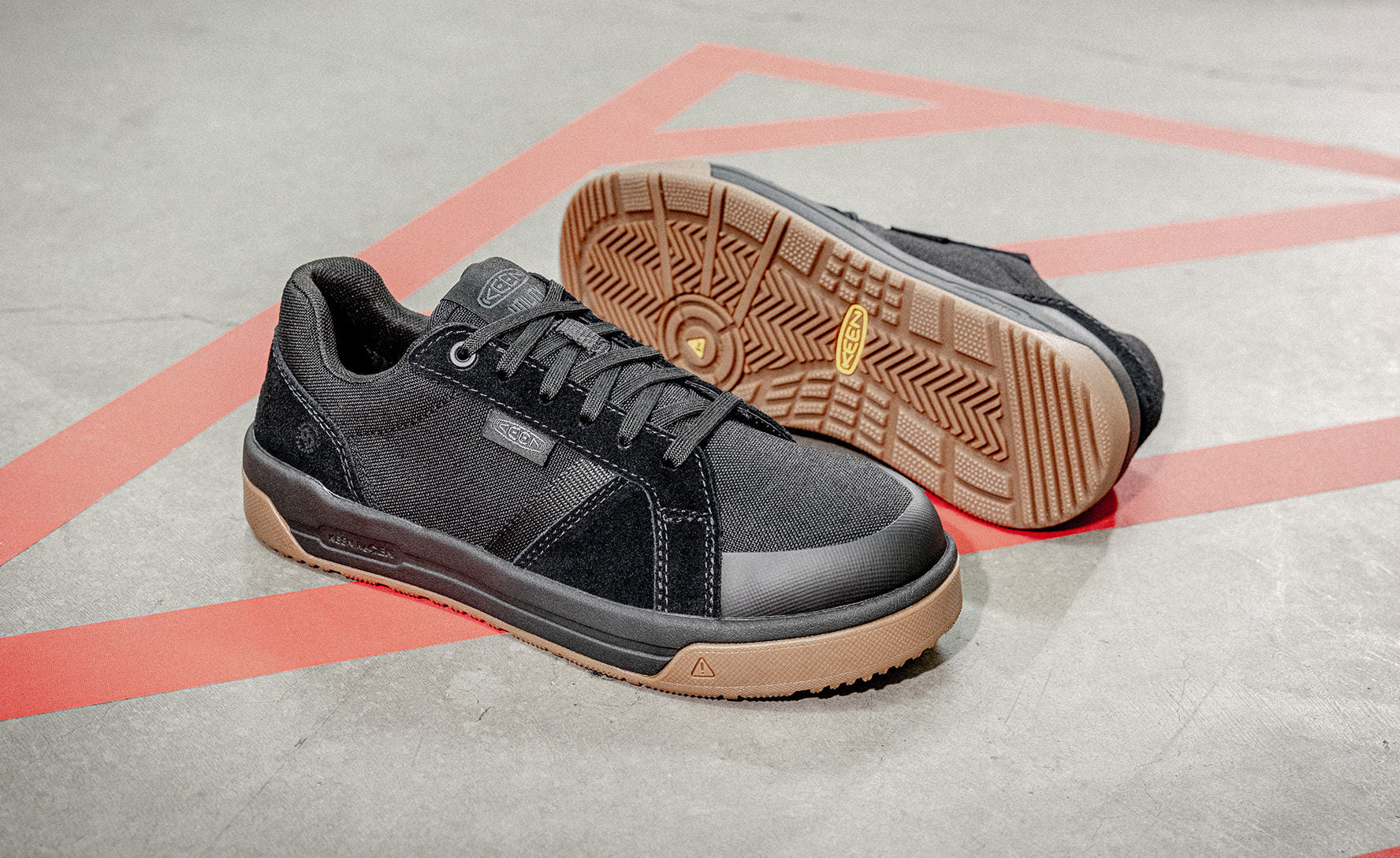 Women's Kenton Work Shoe (Carbon Toe) Black/Gum / Keen / Black/Gum