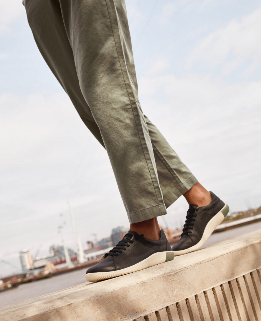 Women's KNX Leather Sneaker Black/Star White / Keen / Black/Star White